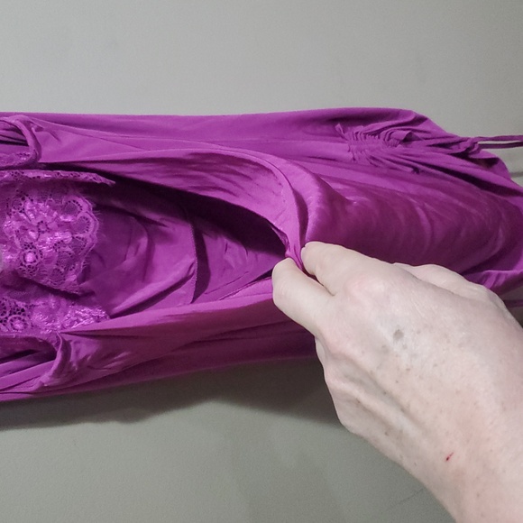 Guess Open Back With Lace Insert Top Size Small - Picture 4 of 4